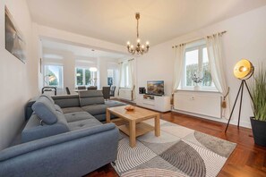 Télévision, chaîne hi-fi