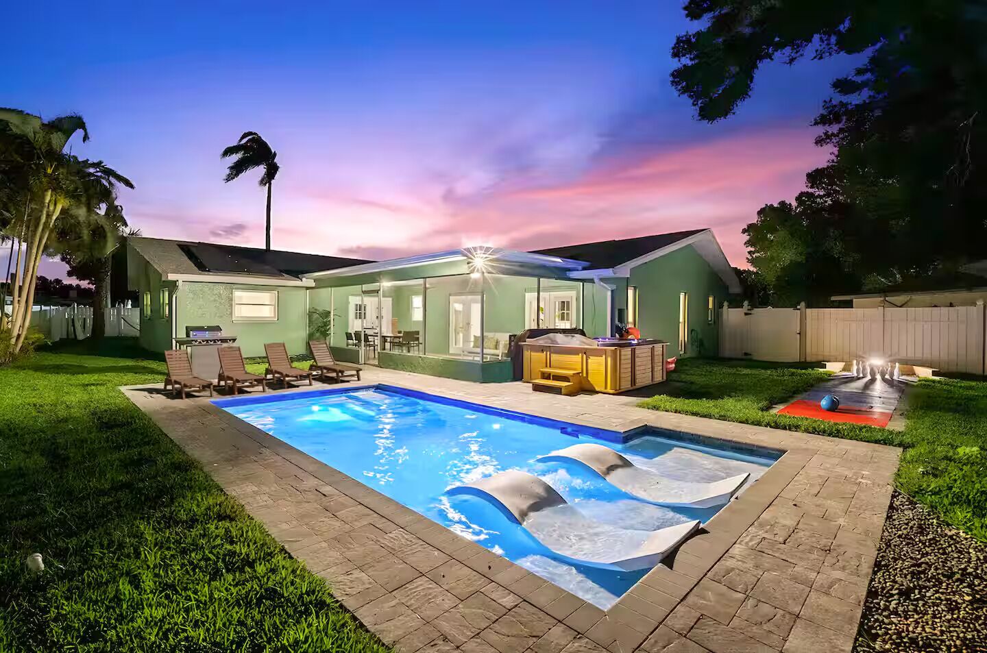 Een verwarmd zwembad