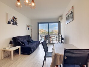 TV - Lovely 2BR in Carnon with pool, parking, air con & WiFi (Mauguio)