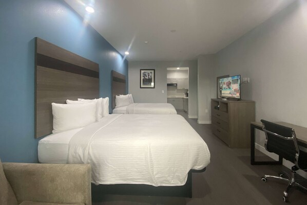 Suite Deluxe, 2 camas matrimoniales, para no fumadores | Decoración personalizada, muebles diferentes y escritorio 