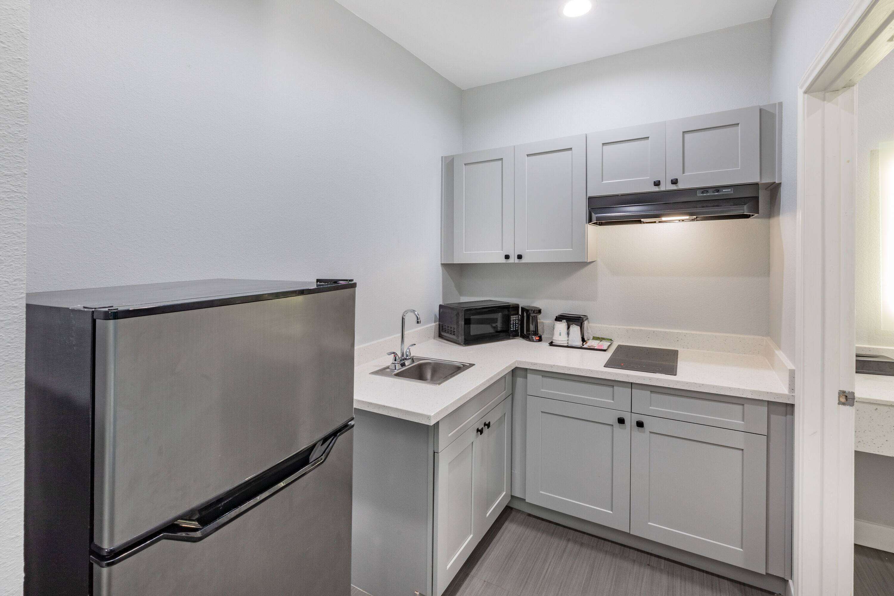 华丽套房, 2 张双人床, 无烟房 | 私人简易厨房 | 茶具/咖啡用具、餐桌