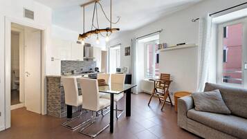 Fernseher, DVD-Player, Stereoanlage