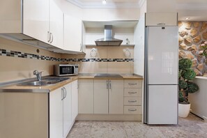 Fridge, microwave, stovetop, coffee/tea maker