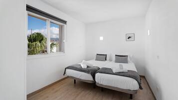 1 slaapkamer, een strijkplank/strijkijzer, gratis wifi, beddengoed