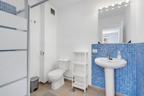 Bruser, hårtørrer, håndklæder