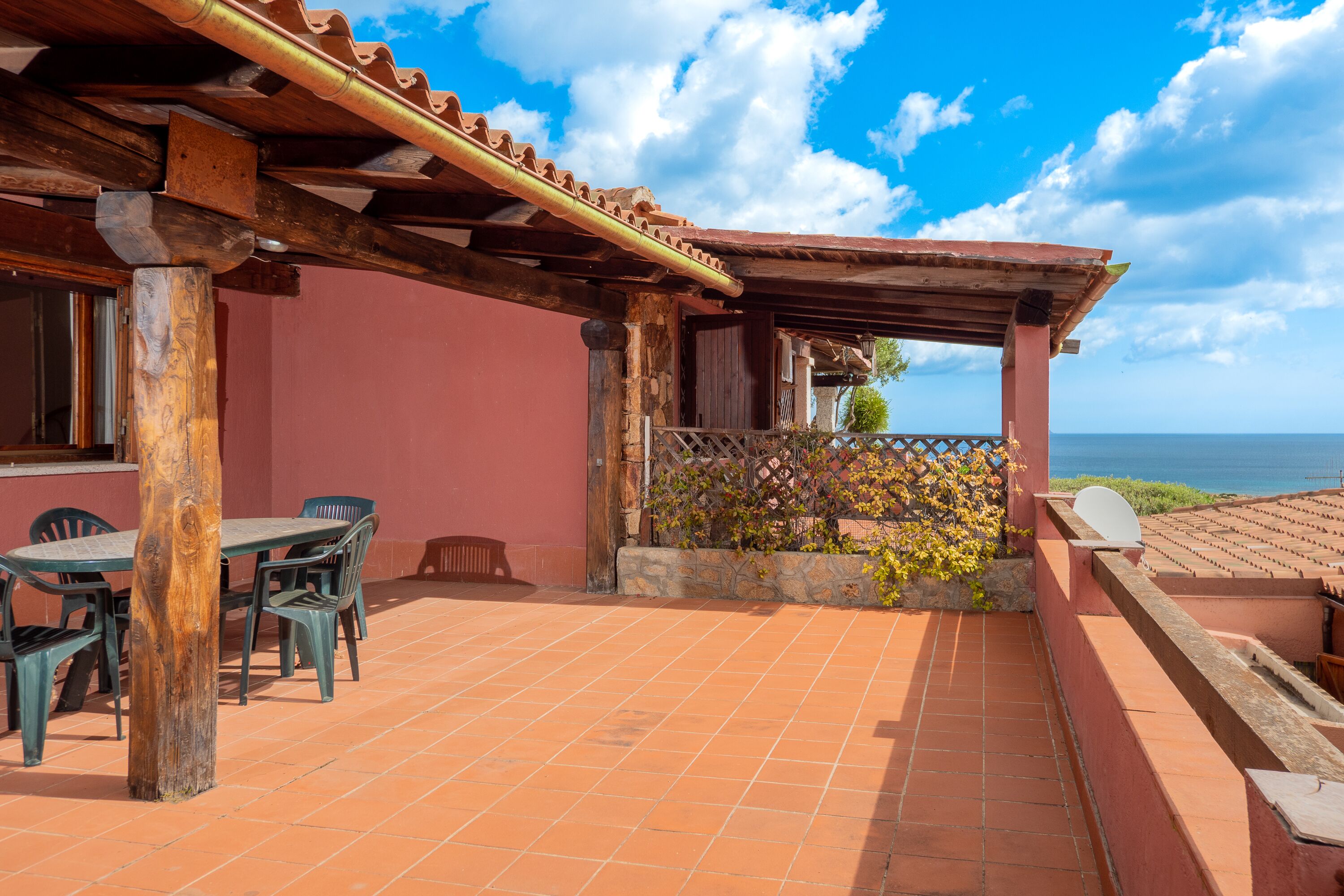 Villa 'Ginepro' with Sea View, Private Terrace and Private Garden