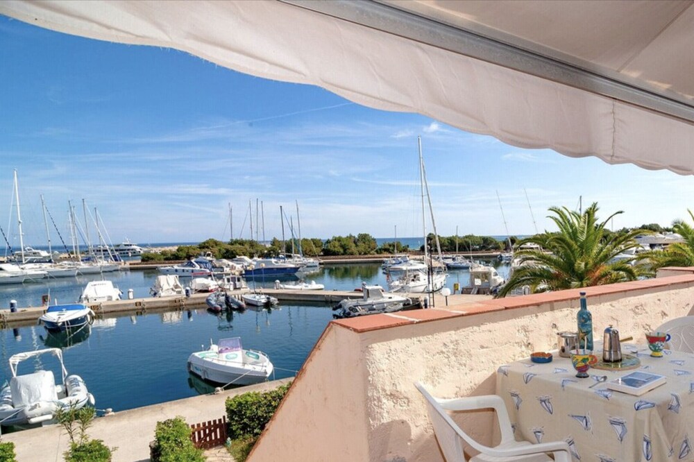 Apartment 'Casa Del Capitano' with Sea View, Wi-Fi and Air Conditioning