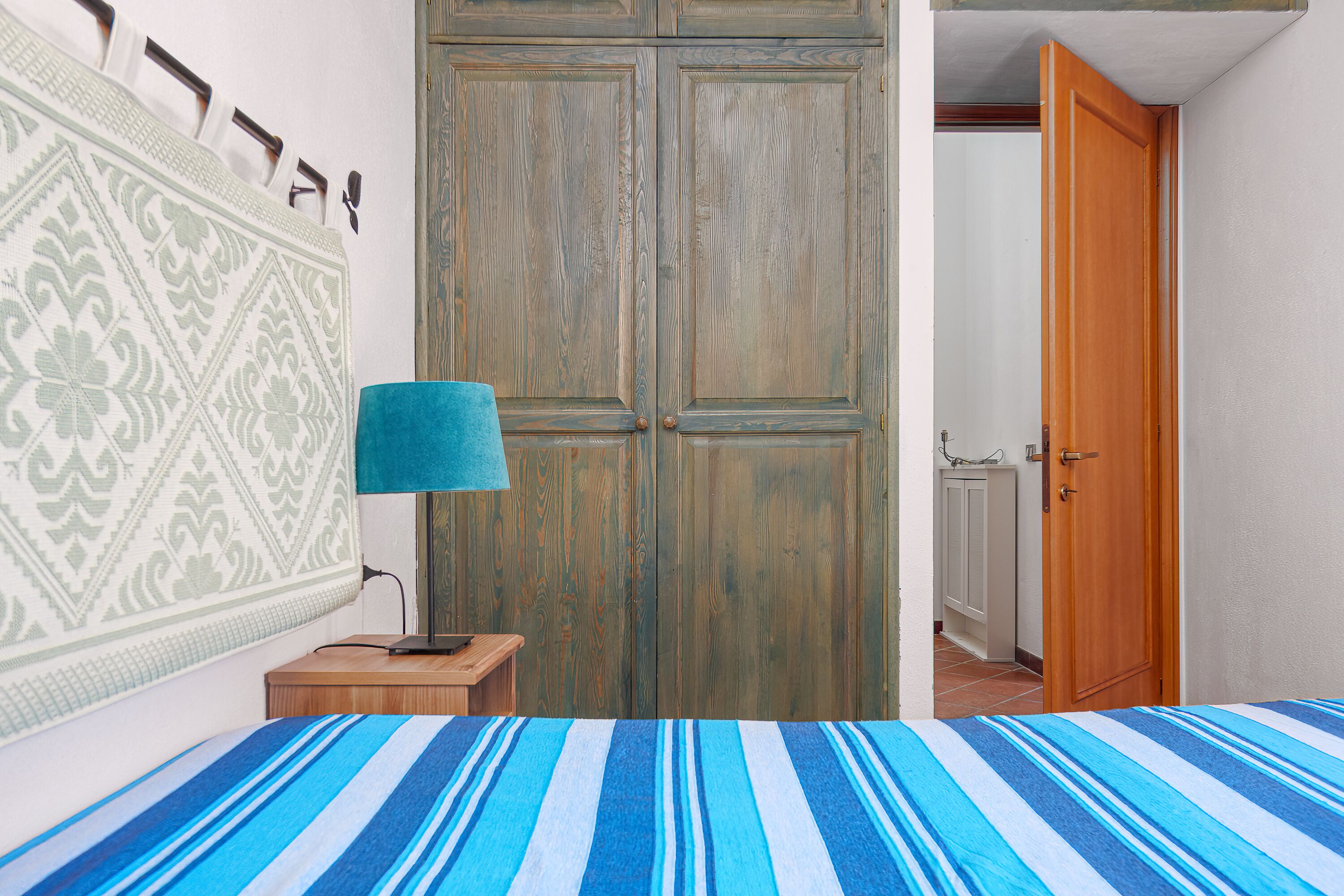 Villa 'Villino Tavolara' with Sea View, Wi-Fi and Air Conditioning