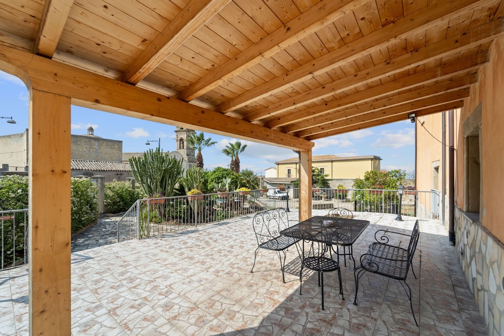 Holiday Home 'Villa Mariuccia' with Private Terrace and Air Conditioning