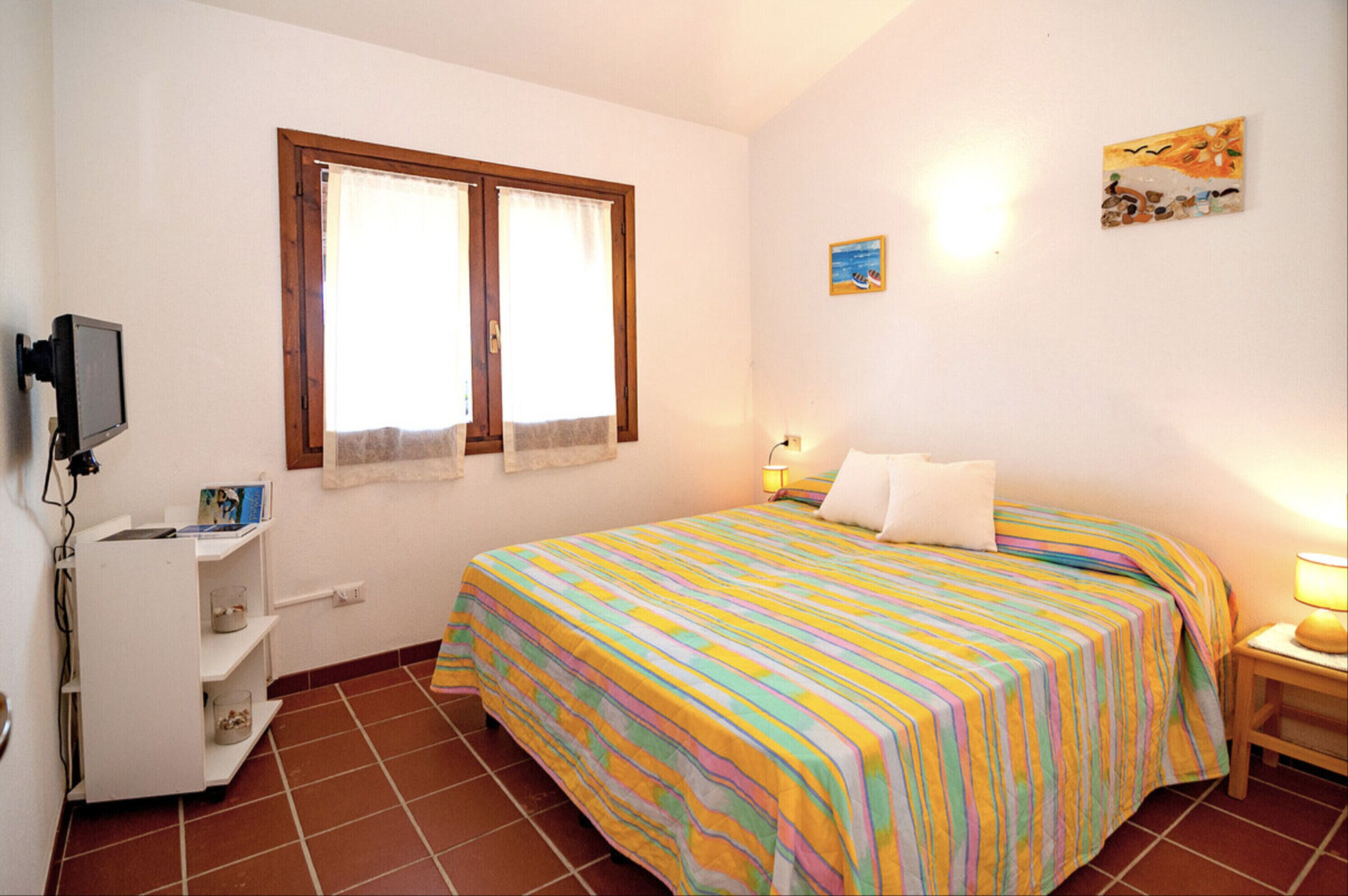 Villa 'Villino Molara' with Sea View, Wi-Fi and Air Conditioning