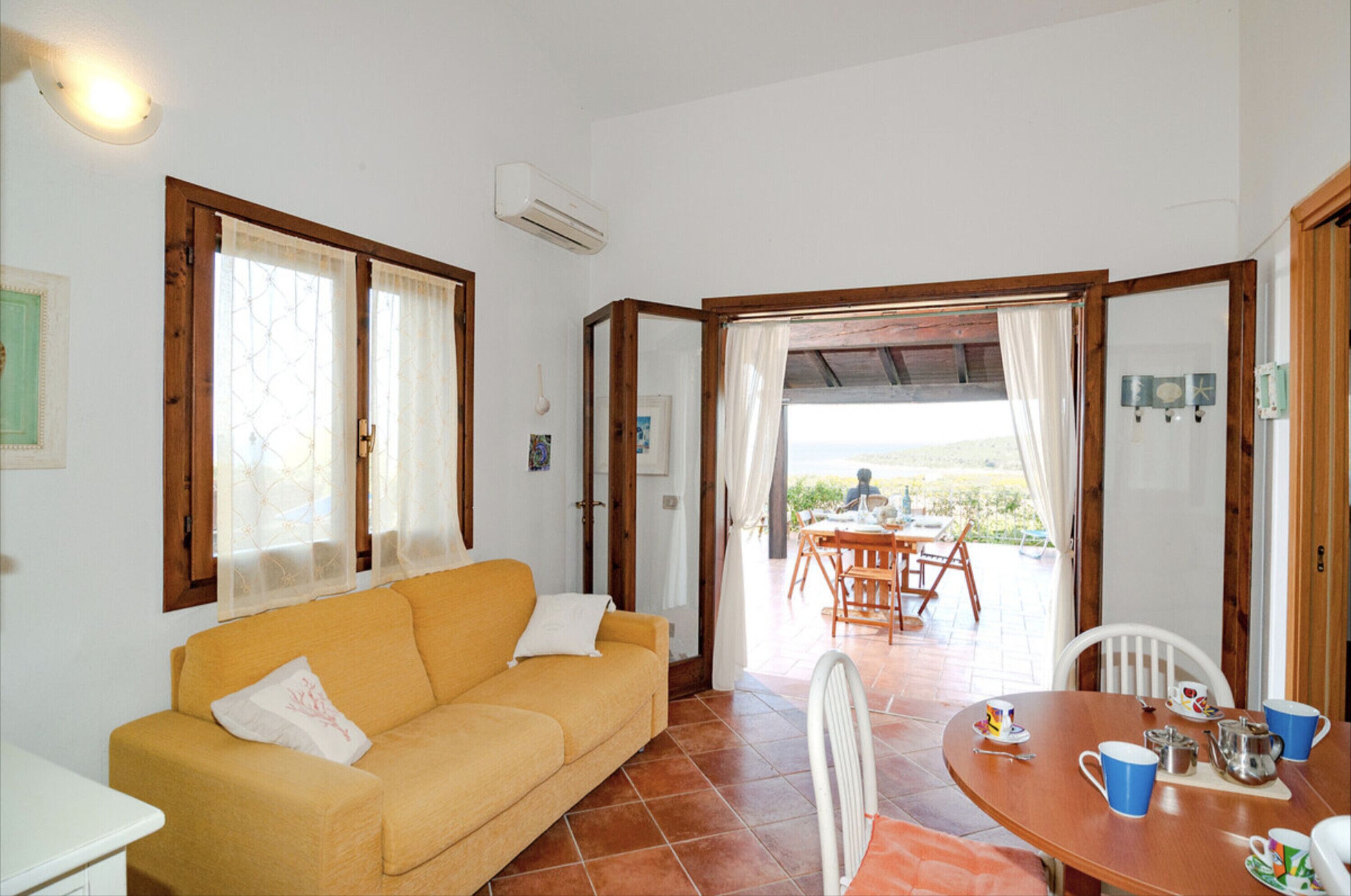 Villa 'Villino Molara' with Sea View, Wi-Fi and Air Conditioning