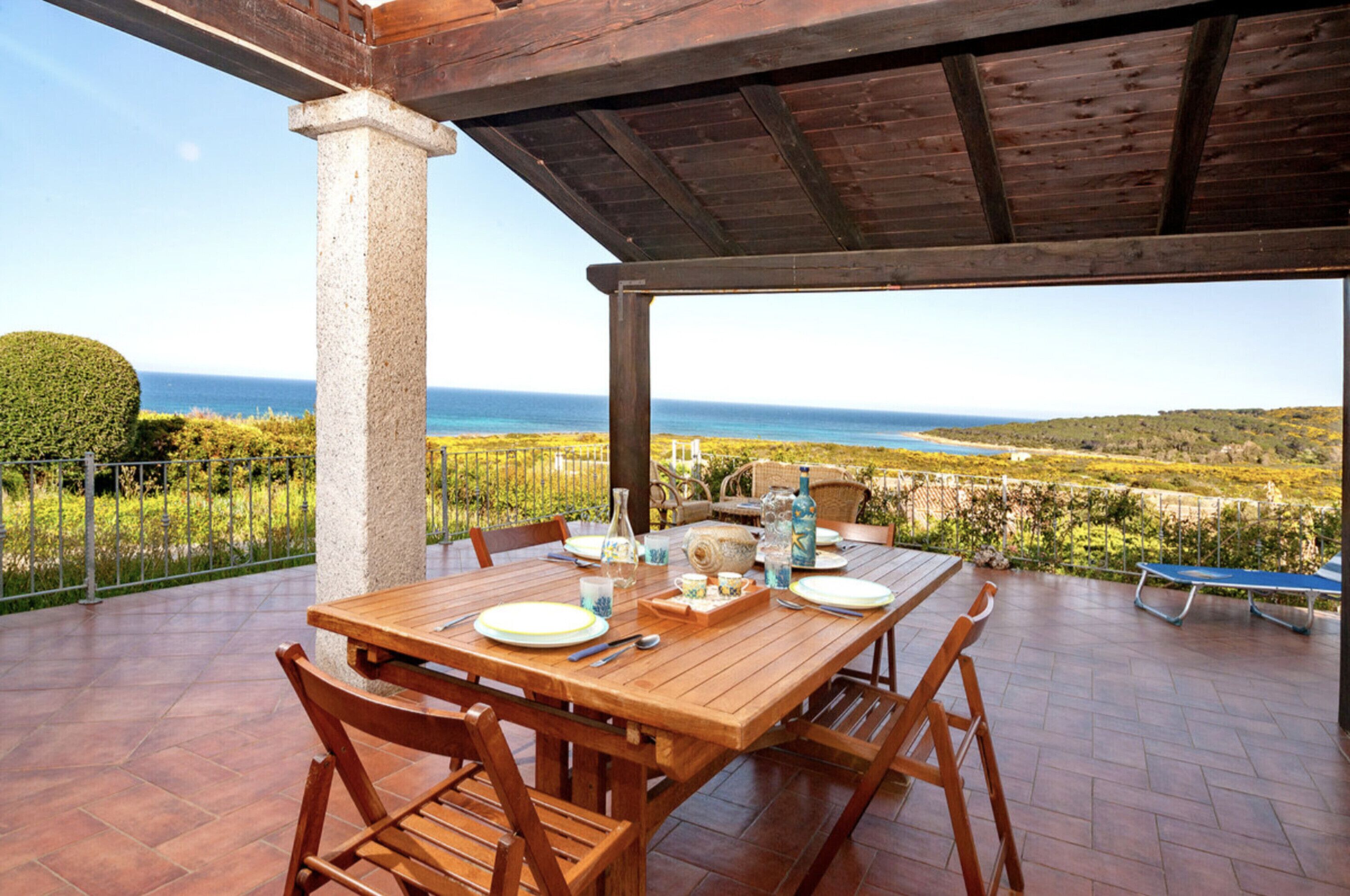 Villa 'Villino Molara' with Sea View, Wi-Fi and Air Conditioning