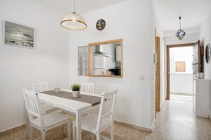 Dining - Apartment 'Atlántico' with Balcony and Wi-Fi (Barbate)
