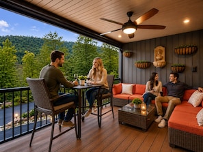 Outdoor dining - Exceptional Massanutten Lodge-Magazine Worthy Backyard Oasis-Hot Tub-Decks-Views! (McGaheysville)