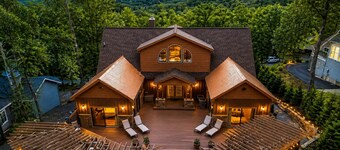 Exceptional Massanutten Lodge-Magazine Worthy Backyard Oasis-Hot Tub-Decks-Views!
