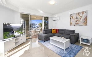 TV - Moroccan - 3 Bedroom Beach Apartment in Surfers (Surfers Paradise)