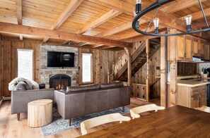 Smart TV, fireplace - Shanty Creek Chalet • Hot Tub • Fire Pit • Ski/Golf Retreat (Bellaire)