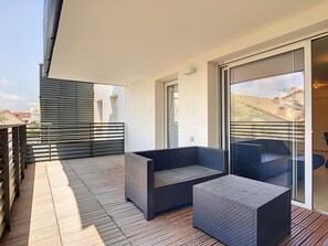 Terrace/patio - New 2-Room Apartment with Terrace, Parking, and Beach Access (Mauguio)