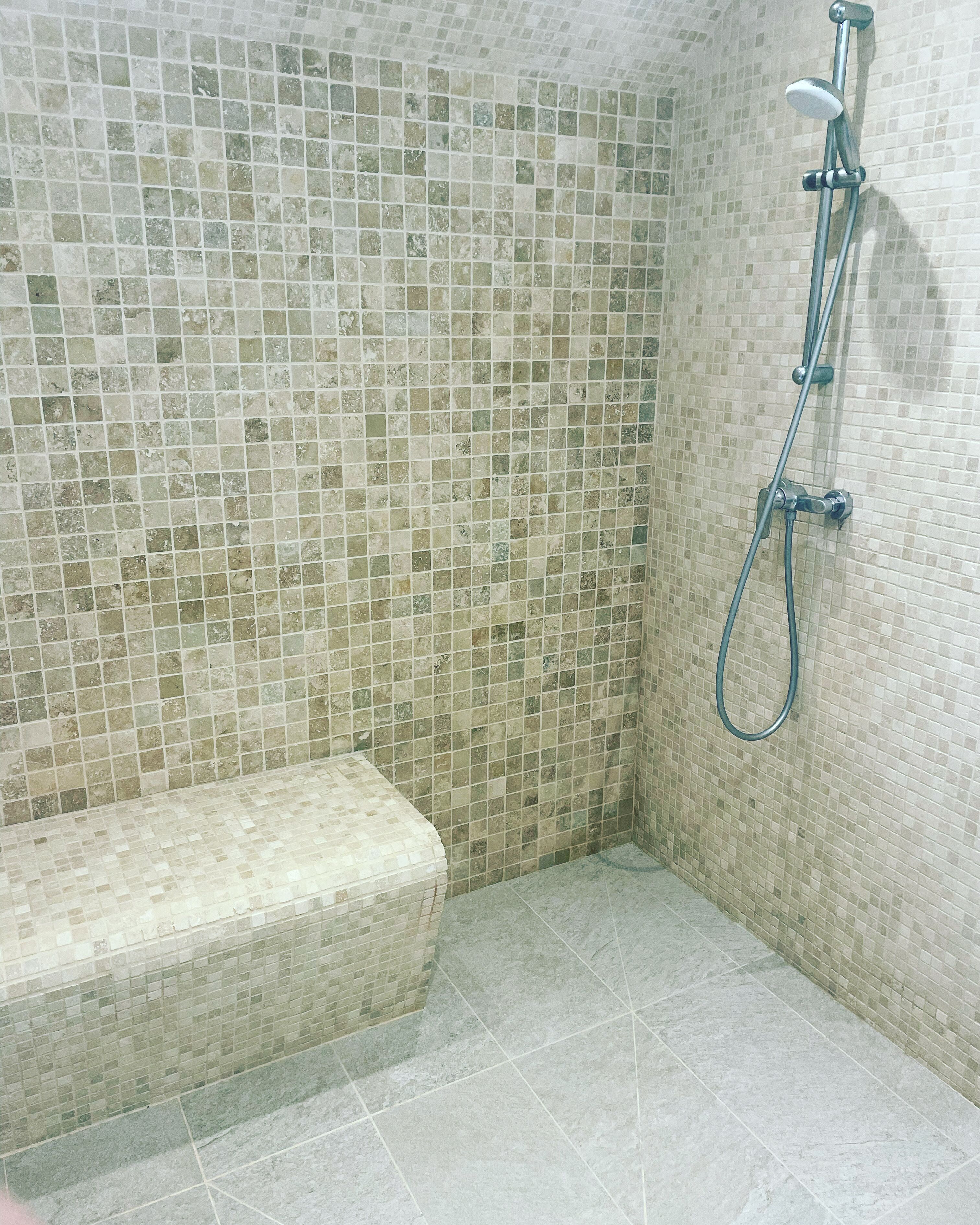 Private villa, swimming pool and spa