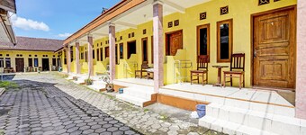 SPOT ON 92372 Rinda Homestay Syariah & Resto