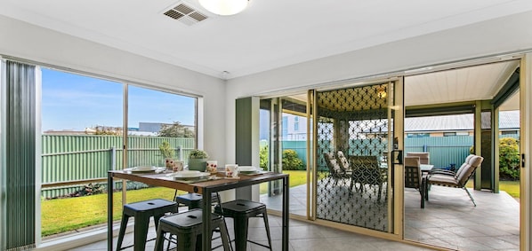 Dining - Sellicks Seascape by Wine Coast Holiday Rentals (SELLICKS BEACH)
