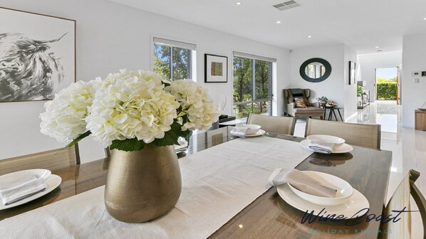 Dining - Oceans 19 by Wine Coast Holiday Rentals (SELLICKS BEACH)