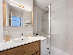 Hair dryer - 1BR Cabine with Parking, Washer, Dishwasher, TV (Mauguio)