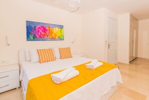4 bedrooms, iron/ironing board, bed sheets - Ultimate Villa, Ideal Location, Kalkan Villa 1053 (Kas)