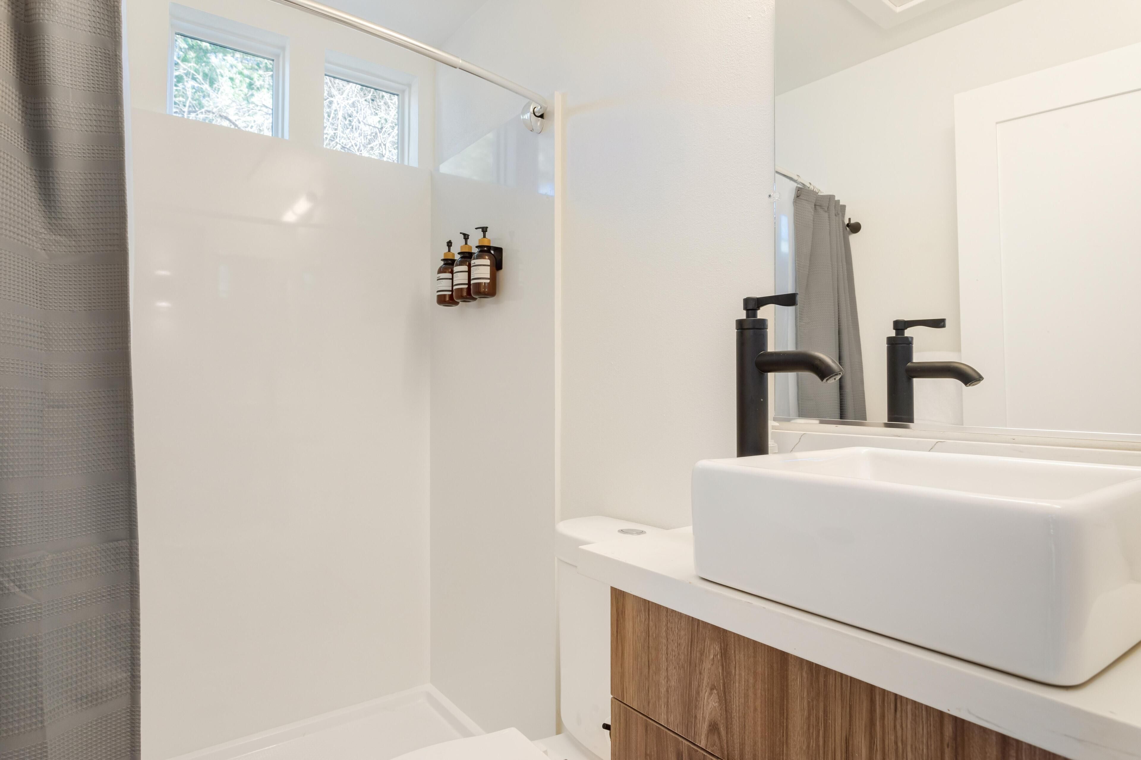 Native Falls Cabin (1BR Modern) - 1 bedroom, 1 bath Deluxe Cabin