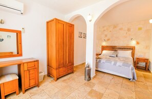 4 Schlafzimmer, laptopgeeigneter Arbeitsplatz, Bügeleisen/Bügelbrett