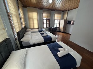 Family Quadruple Room | Egyptian cotton sheets, premium bedding, soundproofing, free WiFi - İNKAYA HOTEL (Bursa)