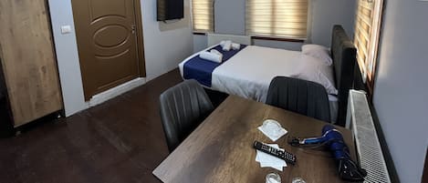 Kamar Triple Keluarga | Seprai katun Mesir, seprai premium, kedap suara, dan Wi-Fi gratis