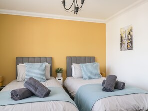 3 habitaciones, decoración personalizada y muebles diferentes 