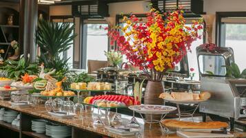 Free daily buffet breakfast