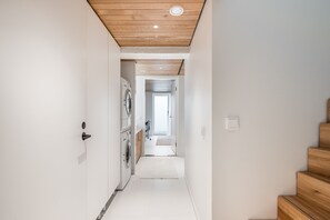 Deluxe Apartment | Bathroom
