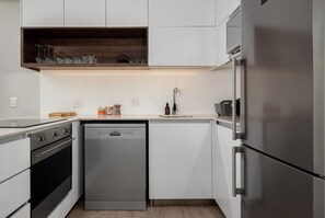 Apartamento exclusivo | Cozinha privada | Geladeira, micro-ondas, fogão, cooktop
