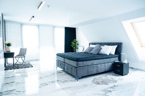 1 bedroom, desk, WiFi, bed sheets