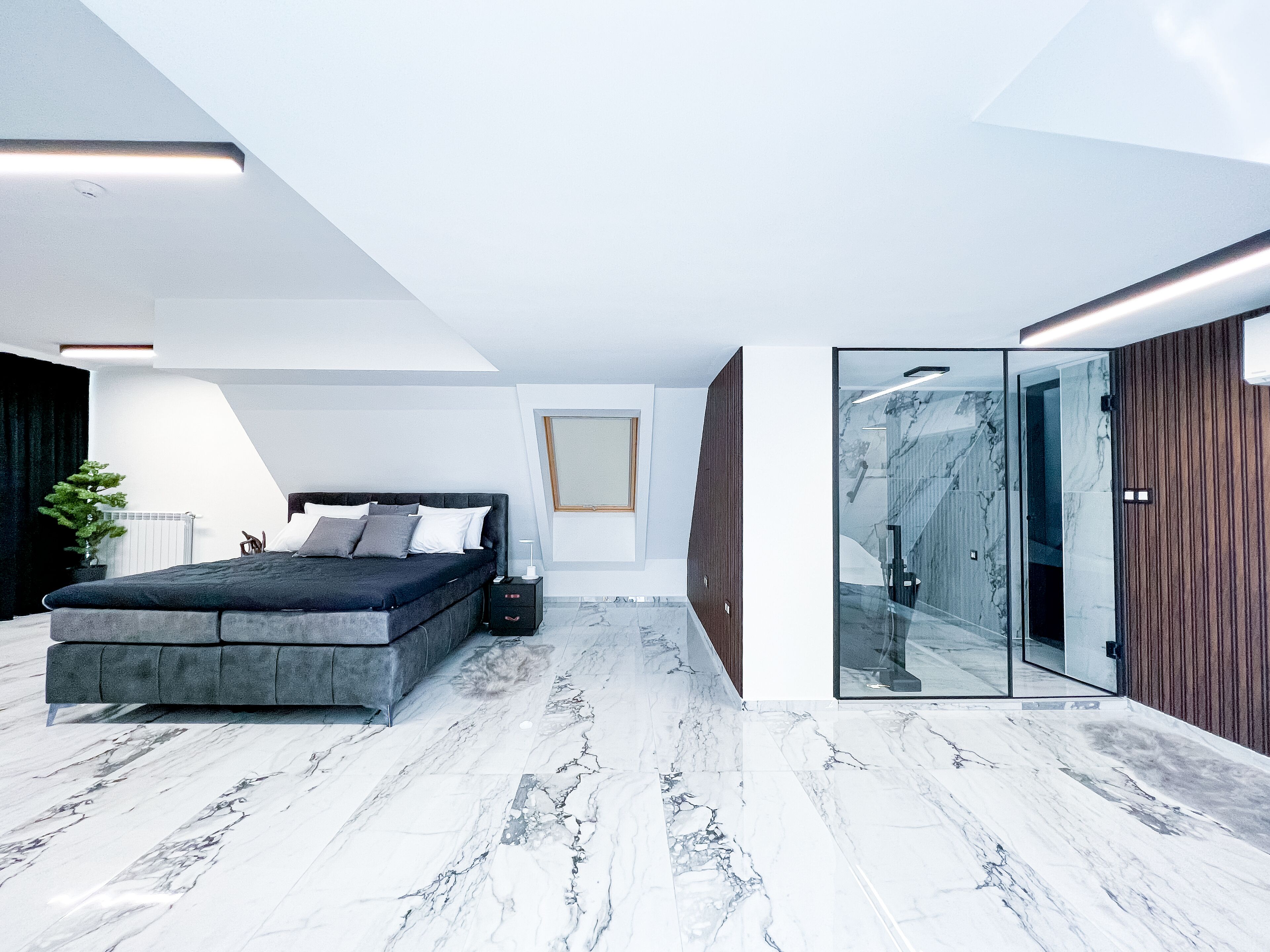 1 多间卧室、办公桌、WiFi、床单