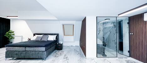 1 bedroom, desk, WiFi, bed sheets