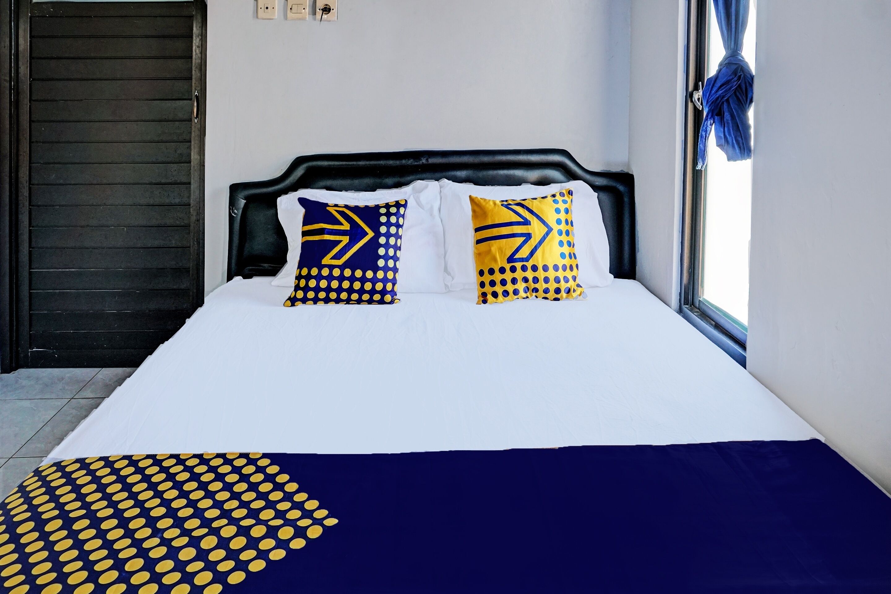 Espacio para trabajar con laptop, wifi gratis y ropa de cama 