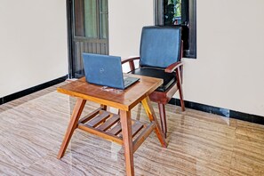 Reception - OYO Life 92353 Purnama Syariah Guest House (Malang)