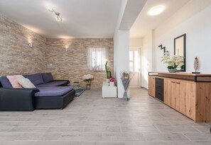 TV, fireplace - Villa Sea Pearl ZadarVillas (Maslenica)