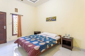 Desk, free WiFi, bed sheets - Jero Harum Homestay (Tabanan)