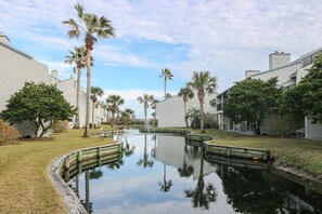 المنطقة المحيطة بالمنشأة