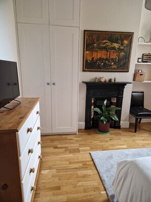 3 bedrooms, desk, iron/ironing board, free WiFi - Little Haven in Thornton Heath (Thornton Heath)