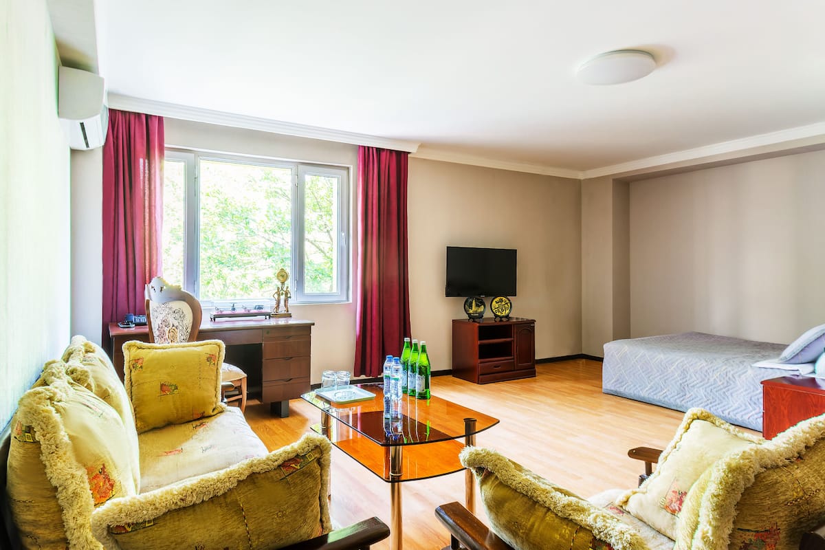 Doppia Luxury | Una scrivania, tende oscuranti, ferro/asse da stiro, Wi-Fi gratuito