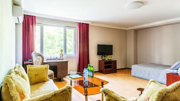 Luxury Double Room | Desk, blackout drapes, iron/ironing board, free WiFi