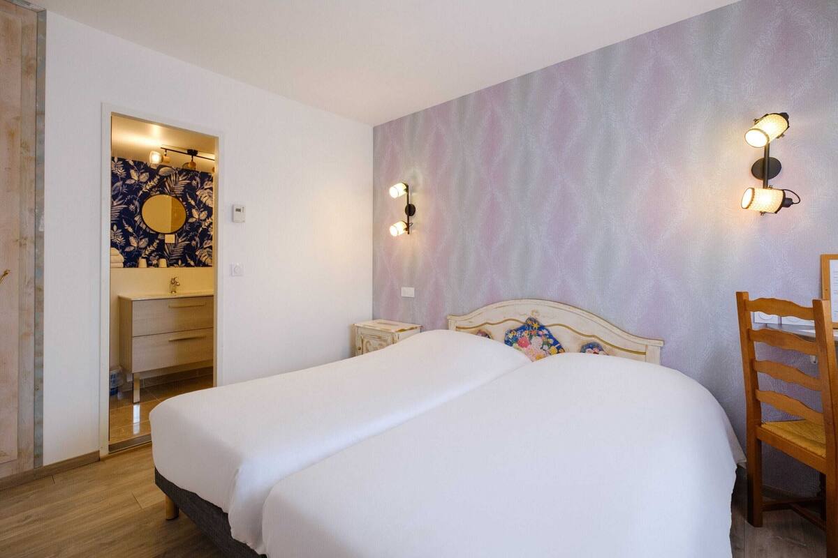 デスク、防音設備、WiFi (無料)、ベッドシーツ