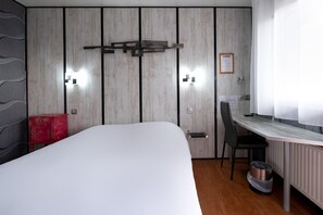 Comfort Room | Desk, soundproofing, free WiFi, bed sheets - Eqynox Hôtel (Marolles)