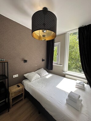 Decoración personalizada, muebles diferentes y escritorio 